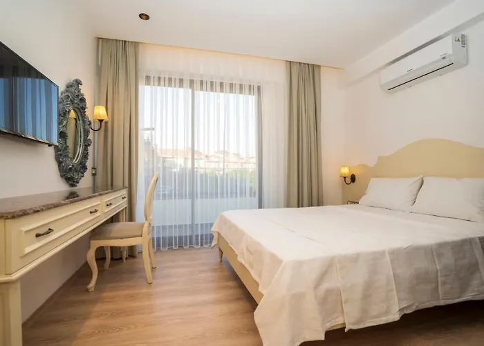 Channel Aparthotel 3*