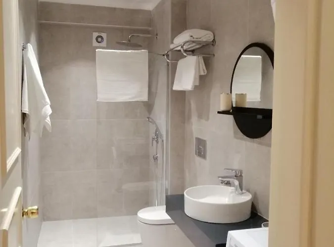 Channel Aparthotel 3*