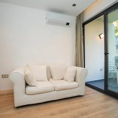 Apartmanhotel Channel 3*