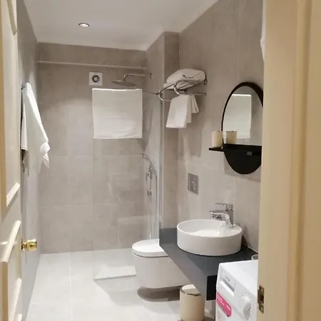 Channel Apartahotel *