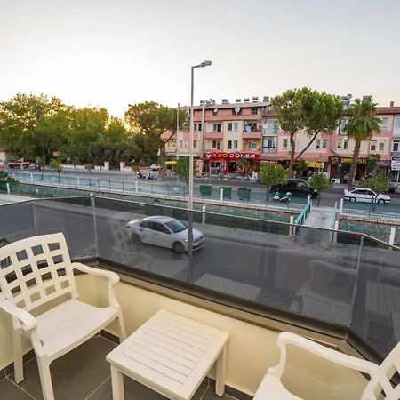 Channel Apartahotel 3*