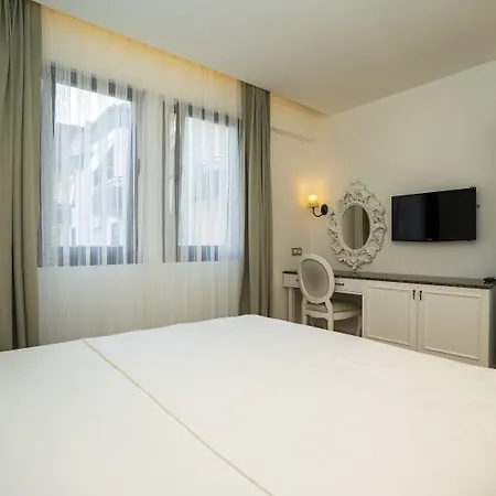 Channel Apartahotel 3*