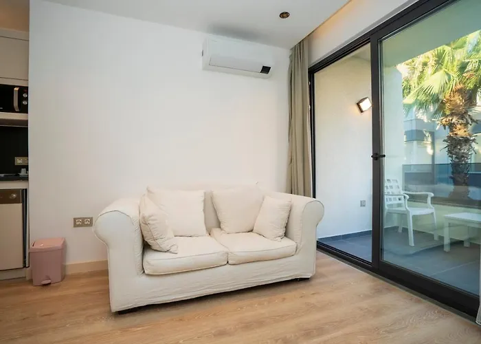 Aparthotel Channel 3*