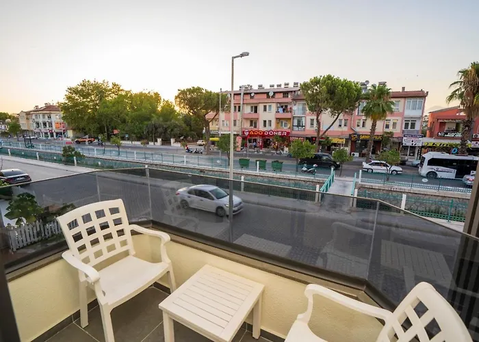 Channel Aparthotel 3*