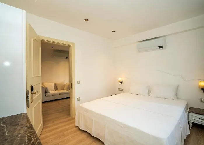 Aparthotel Channel 3*