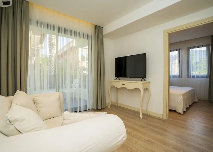 Channel Aparthotel 3*