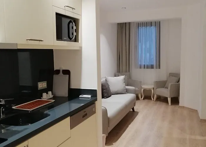 Channel Aparthotel 3*